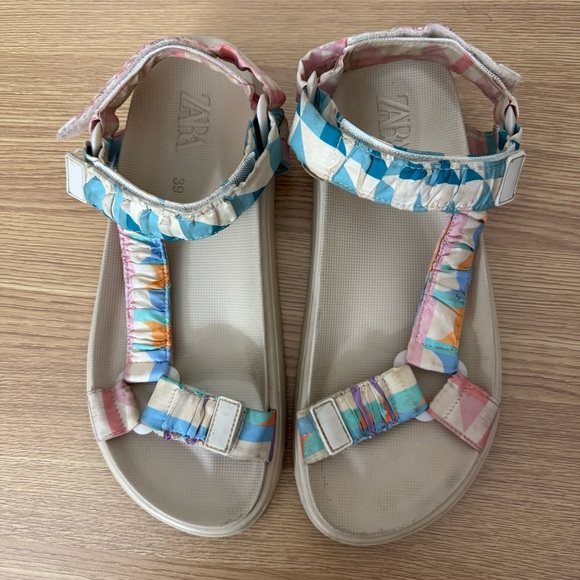 Zara Athletic Sandals Beige and Pastel Colorful Geometric Print Straps 39 (8) - Picture 3 of 9